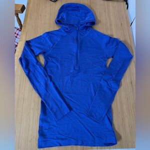 Lululemon Women’s Swiftly Tech hoody shirt in dark periwinkle size 6